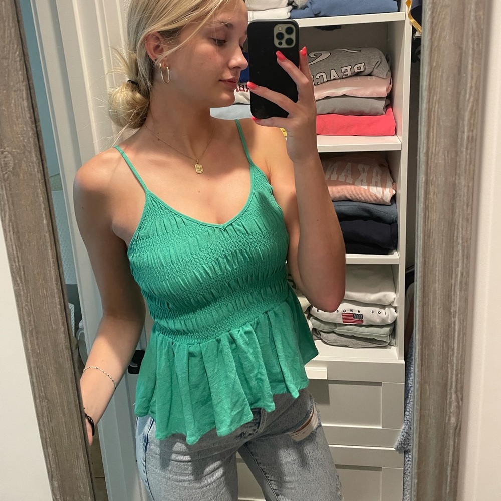 Green v neck crop tank